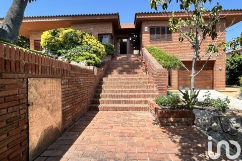 Сasa de 4 dormitorios en venta en Vilanova i la Geltrú, Barcelona, Cataluña, Spain № 5050 - foto 29