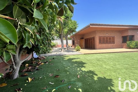 Сasa de 4 dormitorios en venta en Vilanova i la Geltrú, Barcelona, Cataluña, Spain № 5050 - foto 30