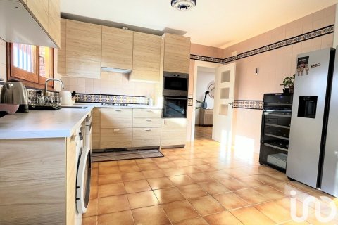Сasa de 4 dormitorios en venta en Vilanova i la Geltrú, Barcelona, Cataluña, Spain № 5050 - foto 24