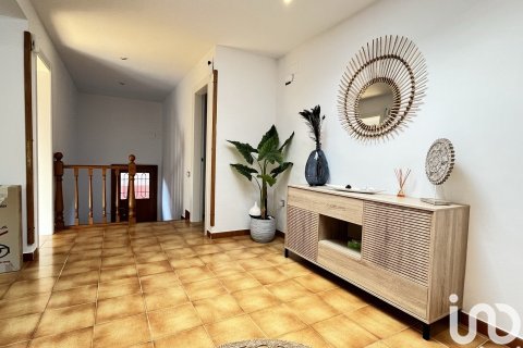 Сasa de 4 dormitorios en venta en Vilanova i la Geltrú, Barcelona, Cataluña, Spain № 5050 - foto 9