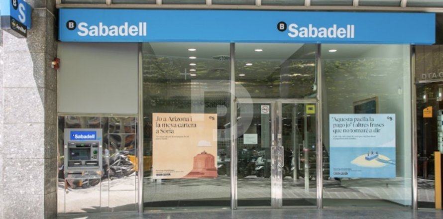 Propiedad comercial de 242 m² en venta en L'Eixample, Barcelona, Cataluña, Spain № 3712