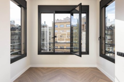 Купить квартиру в Барселона, Испания с 3 спальни, 156м², № 4155 - фото 4
