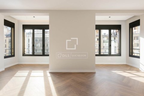 Apartamento de 3 dormitorios en venta en Barcelona, Cataluña, Spain № 4155