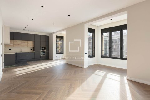 Купить квартиру в Барселона, Испания с 3 спальни, 156м², № 4155 - фото 2