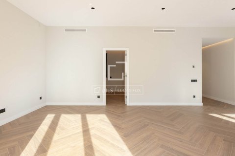 Купить квартиру в Барселона, Испания с 3 спальни, 156м², № 4155 - фото 14