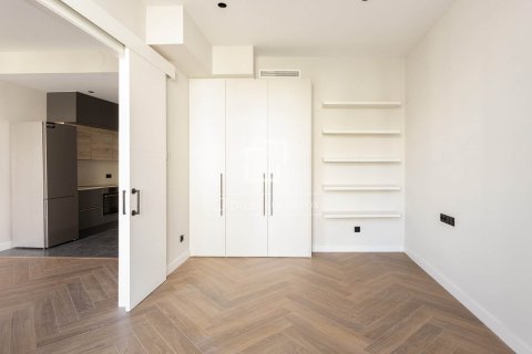 Apartamento de 2 dormitorios en venta en Barcelona, Cataluña, Spain № 4157 - foto 7