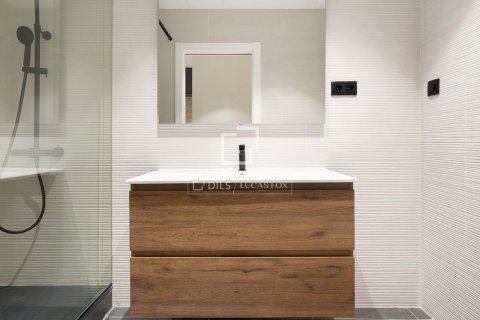 Apartamento de 2 dormitorios en venta en Barcelona, Cataluña, Spain № 4157 - foto 15