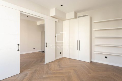 Apartamento de 2 dormitorios en venta en Barcelona, Cataluña, Spain № 4157 - foto 8