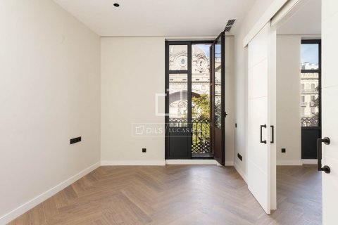 Apartamento de 2 dormitorios en venta en Barcelona, Cataluña, Spain № 4157 - foto 4
