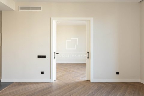 Apartamento de 2 dormitorios en venta en Barcelona, Cataluña, Spain № 4157 - foto 2