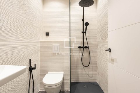 Apartamento de 2 dormitorios en venta en Barcelona, Cataluña, Spain № 4157 - foto 22
