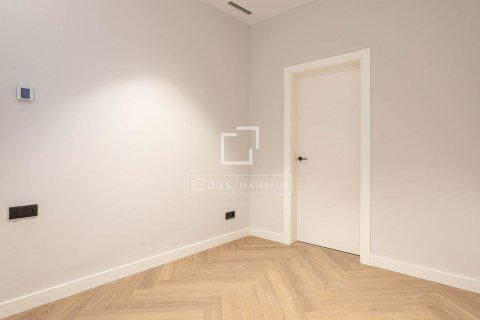 Apartamento de 2 dormitorios en venta en Barcelona, Cataluña, Spain № 4157 - foto 19
