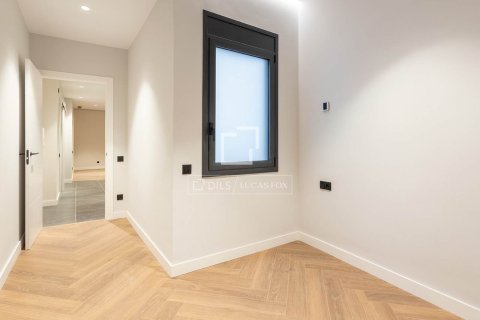 Apartamento de 2 dormitorios en venta en Barcelona, Cataluña, Spain № 4157 - foto 18