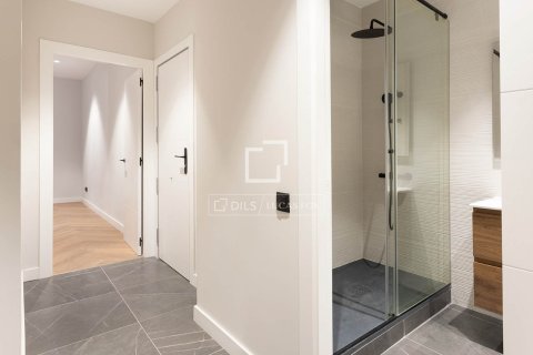 Apartamento de 2 dormitorios en venta en Barcelona, Cataluña, Spain № 4157 - foto 17