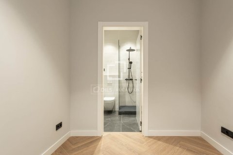 Apartamento de 2 dormitorios en venta en Barcelona, Cataluña, Spain № 4157 - foto 20
