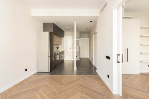 Apartamento de 2 dormitorios en venta en Barcelona, Cataluña, Spain № 4157 - foto 9