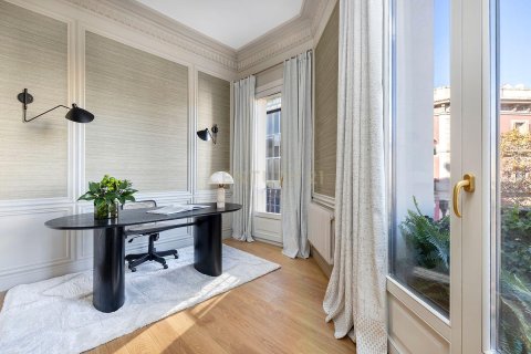 Apartamento de 3 dormitorios en venta en Barcelona, Cataluña, Spain № 6991 - foto 26