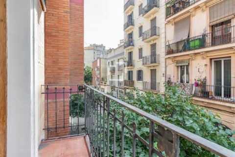 Купить квартиру в Барселона, Испания с 3 спальни, 67м², № 8580 - фото 4