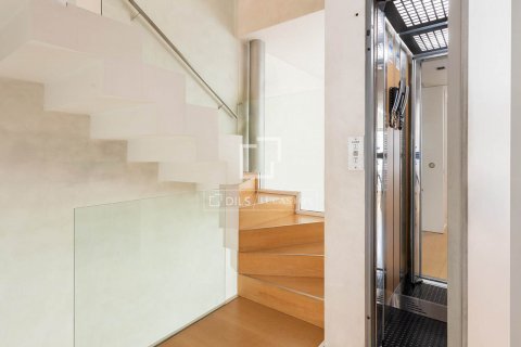 Villa de 5 dormitorios en venta en Barcelona, Cataluña, Spain № 8586 - foto 27