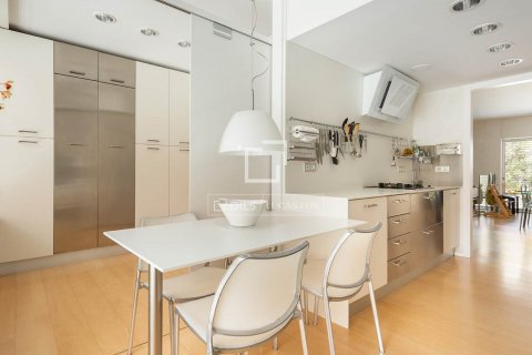 Villa de 5 dormitorios en venta en Barcelona, Cataluña, Spain № 8586 - foto 22