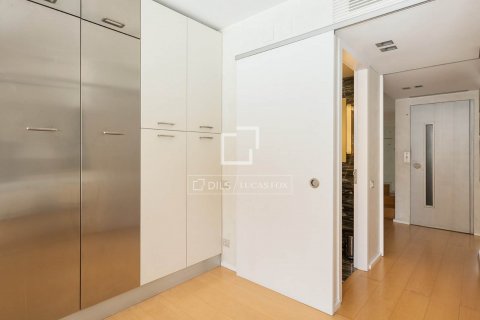 Villa de 5 dormitorios en venta en Barcelona, Cataluña, Spain № 8586 - foto 24