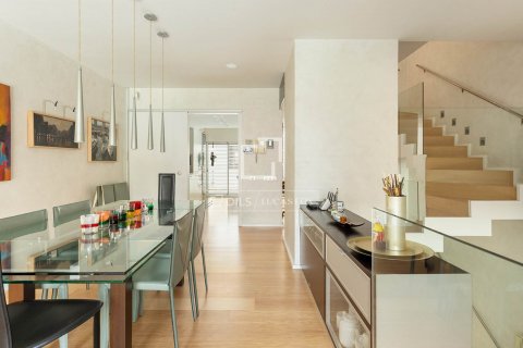 Villa de 5 dormitorios en venta en Barcelona, Cataluña, Spain № 8586 - foto 19