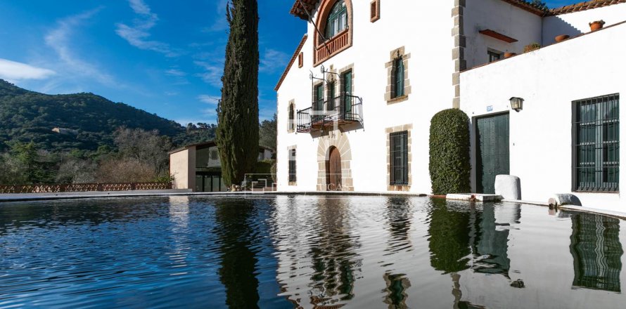 10 bedrooms finca for sale in Argentona, Barcelona, Catalonia, Spain № 8582