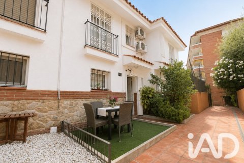 Casa adosada de 3 dormitorios en venta en Lloret de Mar, Gerona, Cataluña, Spain № 8468 - foto 4