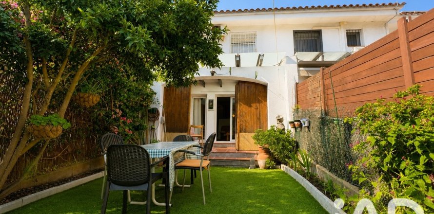 Casa adosada de 3 dormitorios en venta en Lloret de Mar, Gerona, Cataluña, Spain № 8468