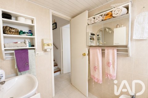 Casa adosada de 3 dormitorios en venta en Lloret de Mar, Gerona, Cataluña, Spain № 8468 - foto 26