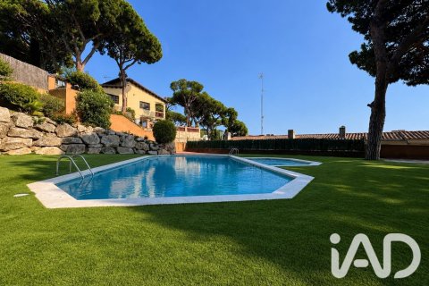 Casa adosada de 3 dormitorios en venta en Lloret de Mar, Gerona, Cataluña, Spain № 8468 - foto 2