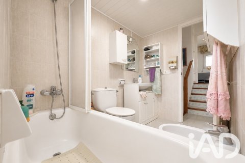 Casa adosada de 3 dormitorios en venta en Lloret de Mar, Gerona, Cataluña, Spain № 8468 - foto 25