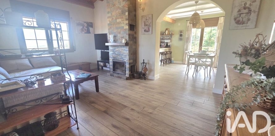 Сasa de 3 dormitorios en venta en Castellet i la Gornal, Barcelona, Cataluña, Spain № 8470
