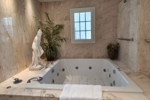 Сasa de 4 dormitorios en venta en L'Ametlla de Mar, Tarragona, Cataluña, Spain № 8471 - foto 20