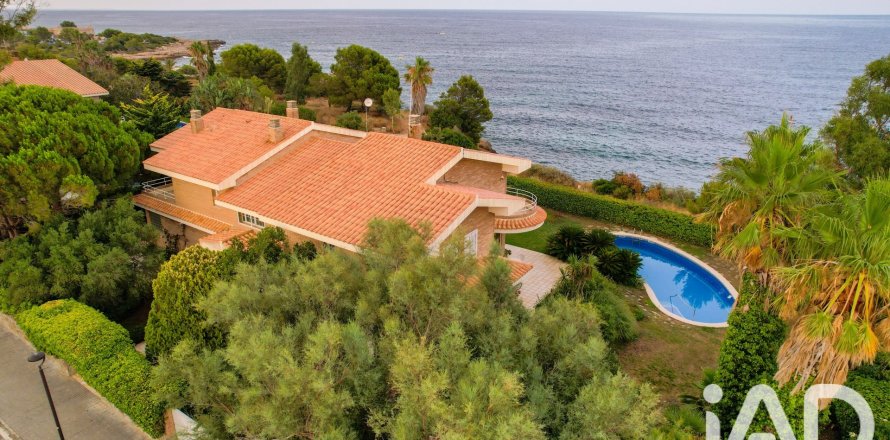 Сasa de 4 dormitorios en venta en L'Ametlla de Mar, Tarragona, Cataluña, Spain № 8471
