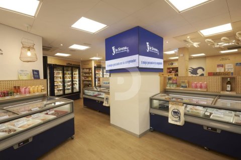 Tienda al por menor de 575 m² en venta en Sants-Montjuïc, Barcelona, Cataluña, Spain № 5156 - foto 3