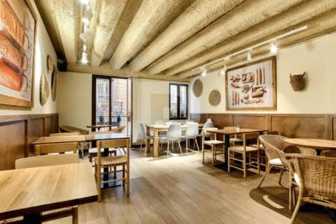Cafetería / restaurante de 154 m² en venta en Ciudad Vieja, Barcelona, Cataluña, Spain № 5158 - foto 3