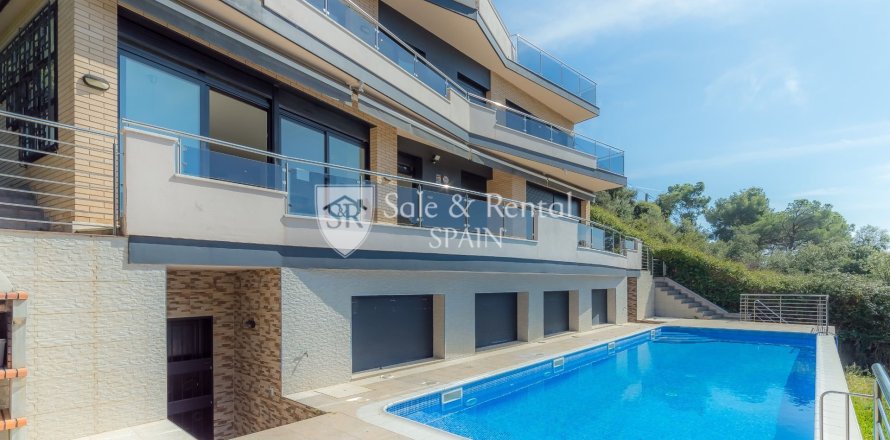 Сasa de 6 dormitorios en venta en Santa Susanna, Barcelona, Cataluña, Spain № 6718