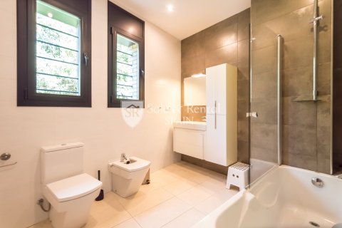 Сasa de 6 dormitorios en venta en Santa Susanna, Barcelona, Cataluña, Spain № 6718 - foto 7