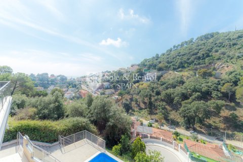 Сasa de 6 dormitorios en venta en Santa Susanna, Barcelona, Cataluña, Spain № 6718 - foto 10