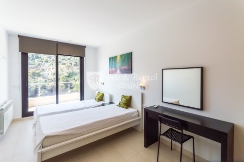 Сasa de 6 dormitorios en venta en Santa Susanna, Barcelona, Cataluña, Spain № 6718 - foto 8