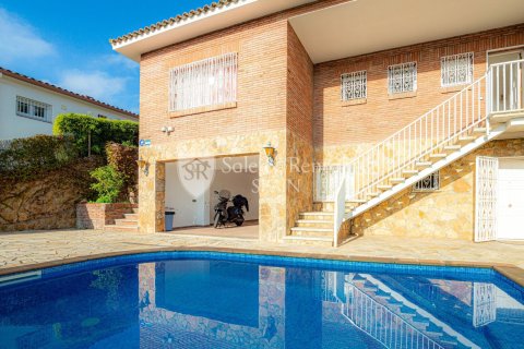 Сasa de 7 dormitorios en venta en Lloret de Mar, Gerona, Cataluña, Spain № 6712 - foto 26