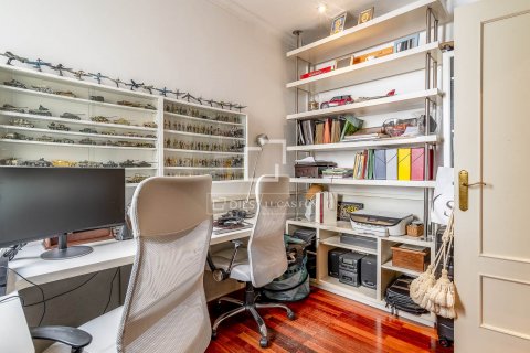 Купить квартиру в Барселона, Испания с 3 спальни, 141м², № 8811 - фото 17