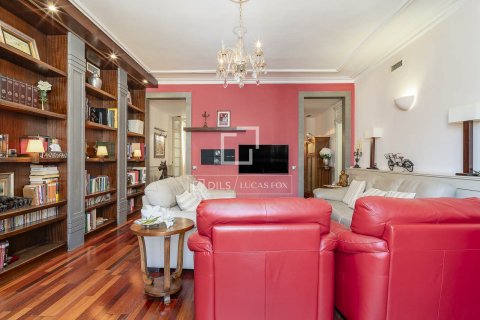 Купить квартиру в Барселона, Испания с 3 спальни, 141м², № 8811 - фото 11