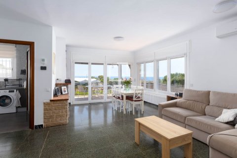 Купить виллу в Кабрильс, Испания с 4 спальни, 226м², № 8812 - фото 2
