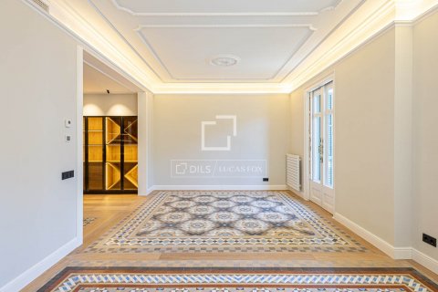 3 bedrooms apartment for sale in Barcelona, Catalonia, Spain № 8814 - photo 4