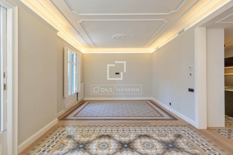 3 bedrooms apartment for sale in Barcelona, Catalonia, Spain № 8814