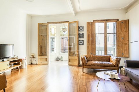 Apartamento de 3 dormitorios en venta en Barcelona, Cataluña, Spain № 8810