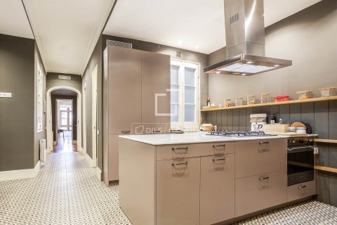 3 bedrooms apartment for sale in Barcelona, Catalonia, Spain № 8810 - photo 12