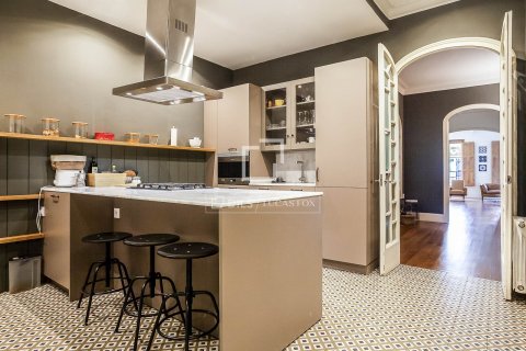 3 bedrooms apartment for sale in Barcelona, Catalonia, Spain № 8810 - photo 13